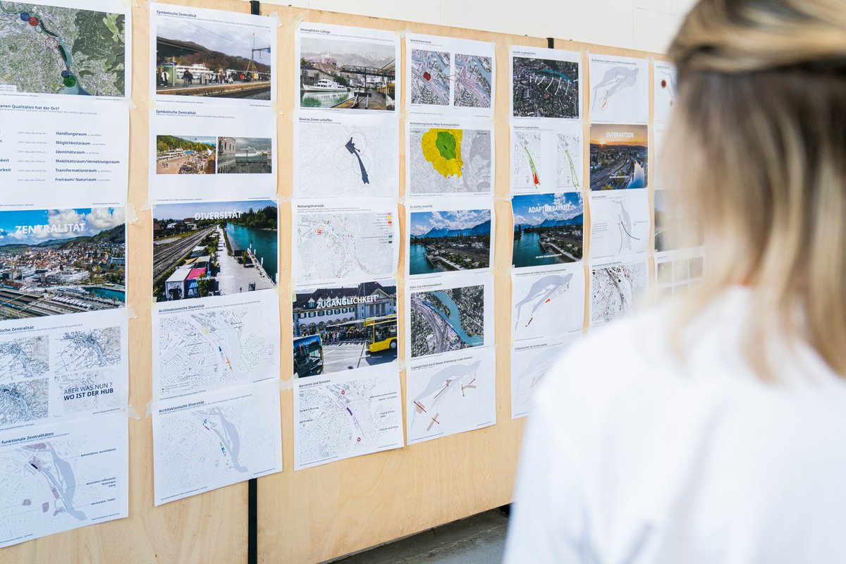StadtThun's tweet photo. Für die Entwicklung des Bahnhofquartiers wendet die Stadt #Thun mit der Charrette eine ergebnisoffene Planungsmethode an. Am ersten Workshop diskutierten Expertinnen, Grundeigentümer und Interessenvertretende ihre Ideen und Vorschläge mit den Teams.

https://t.co/rx6fTuwAuS https://t.co/jC2DBEkUvF