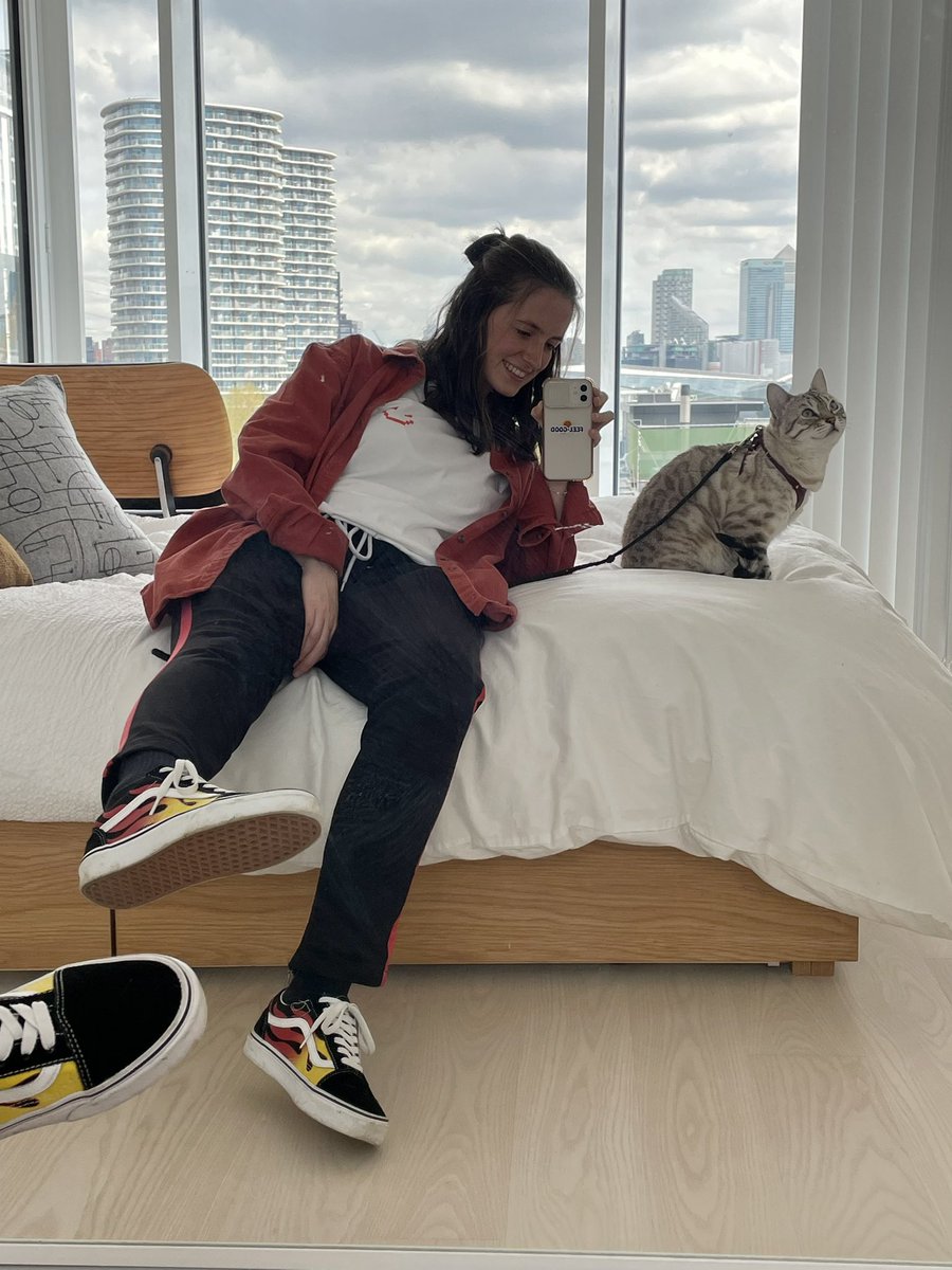 PS4andCATS's tweet photo. Living my best life https://t.co/2tdGXykQ51