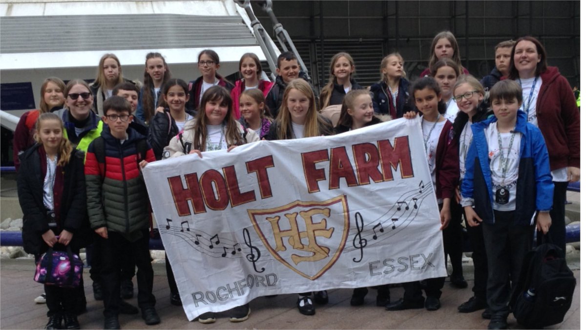 HoltFarmJunSch's tweet photo. On Monday 25/4/22 twenty-two year 6 children became part of the biggest schools' choir in the world. After two years, Young Voices was back! Together with over 150 other schools, HFJS joined over 8,000 children to combine voices to raise the roof off the O2 Arena in London. https://t.co/9RUk2TKBD0