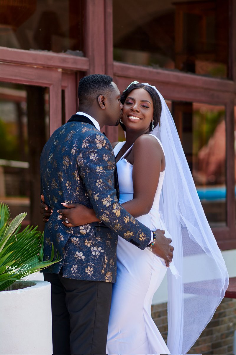 omgweddings_'s tweet photo. Let him kiss me with the kisses of his mouth- for your love is more delightful than wine - Song.1.2

Photography @omgweddings_

 #ohmygodwedding #omgweddings
 #couplesgoals #relationshipgoals
#ghanaweddings #prewedding
#weddingplanning #Abenakorkor #photographerintakoradi https://t.co/Doz8rY637p