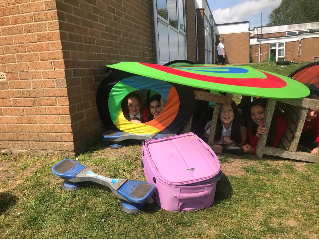 MonktonParkPlay's tweet photo. KS2 beaming all round 😄 we love our playtimes! @MonktonParkSch @OPAL_CIC #opalschools https://t.co/8Z1z1JrOcK