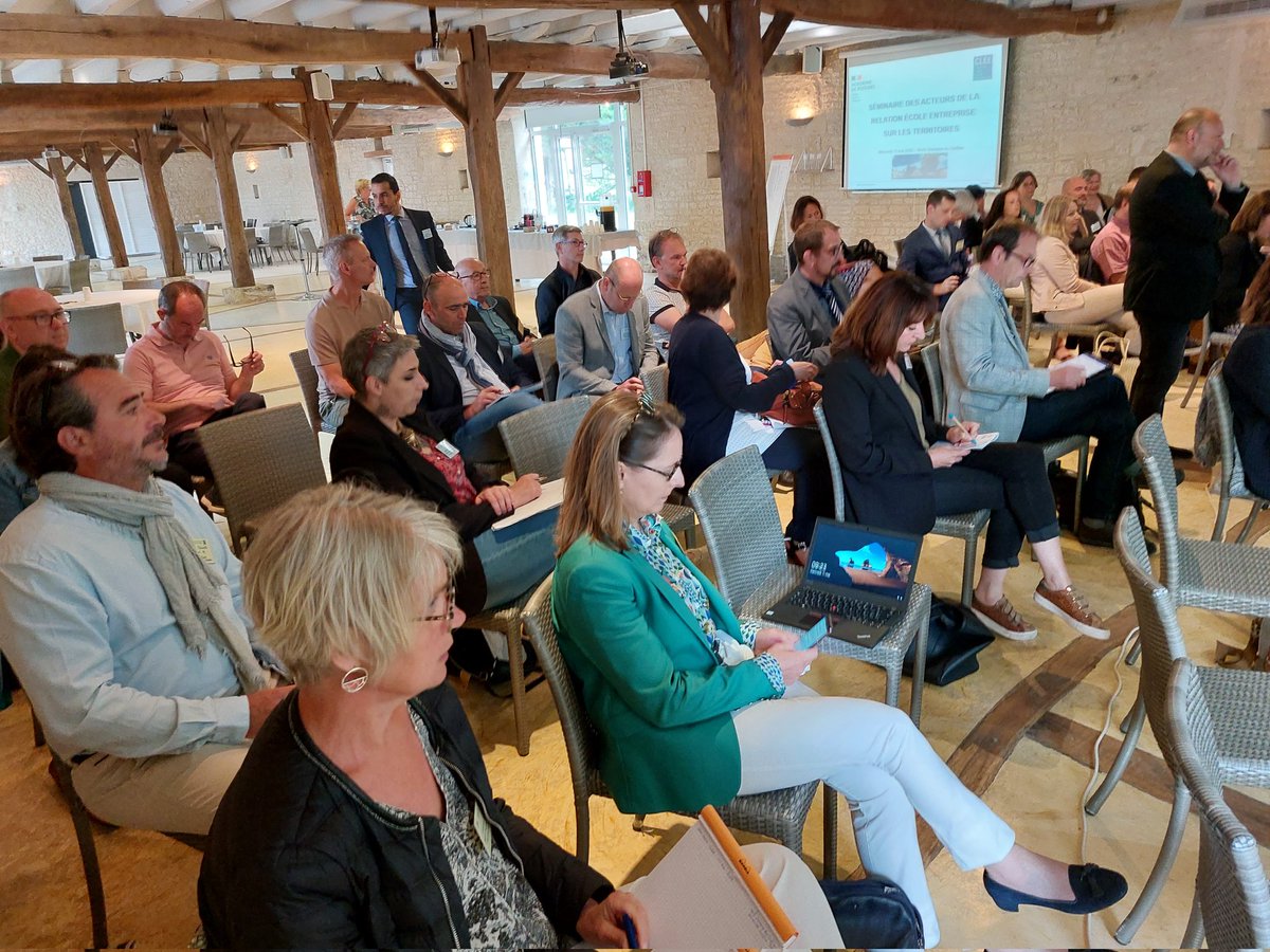 c_rambliere's tweet photo. Ouverture du séminaire des #CLEE de l’@ACPoitiers : développer la dynamique des réseaux locaux école entreprise et apporter une expertise sur les besoins en compétence dans l’économie locale.  https://t.co/Onscg2hRyr
@BndicteRobert @FAnxionnaz @dsden16 @DSDEN17 @DSDEN86 @DSDEN79 https://t.co/wRZqkE4fnQ