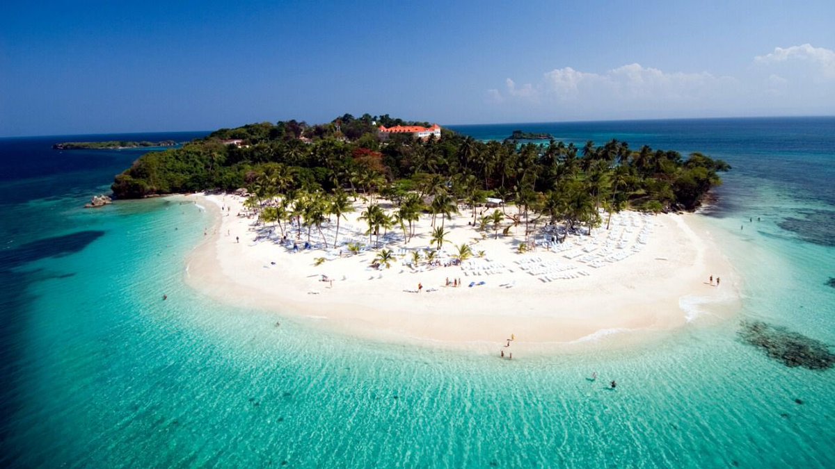MelPhAvge's tweet photo. Hoy os voy a hablar de República Dominicana!📍🇩🇴
Sabíais que..?
Este país tiene una isla llamada “la Española” que comparte con Haití!
Y os gusta bailar?
Pues las primeras bachatas se registran para principios de la década de los 60!!🎶
#descubreelmundoconavge https://t.co/QHQZNYsXPe