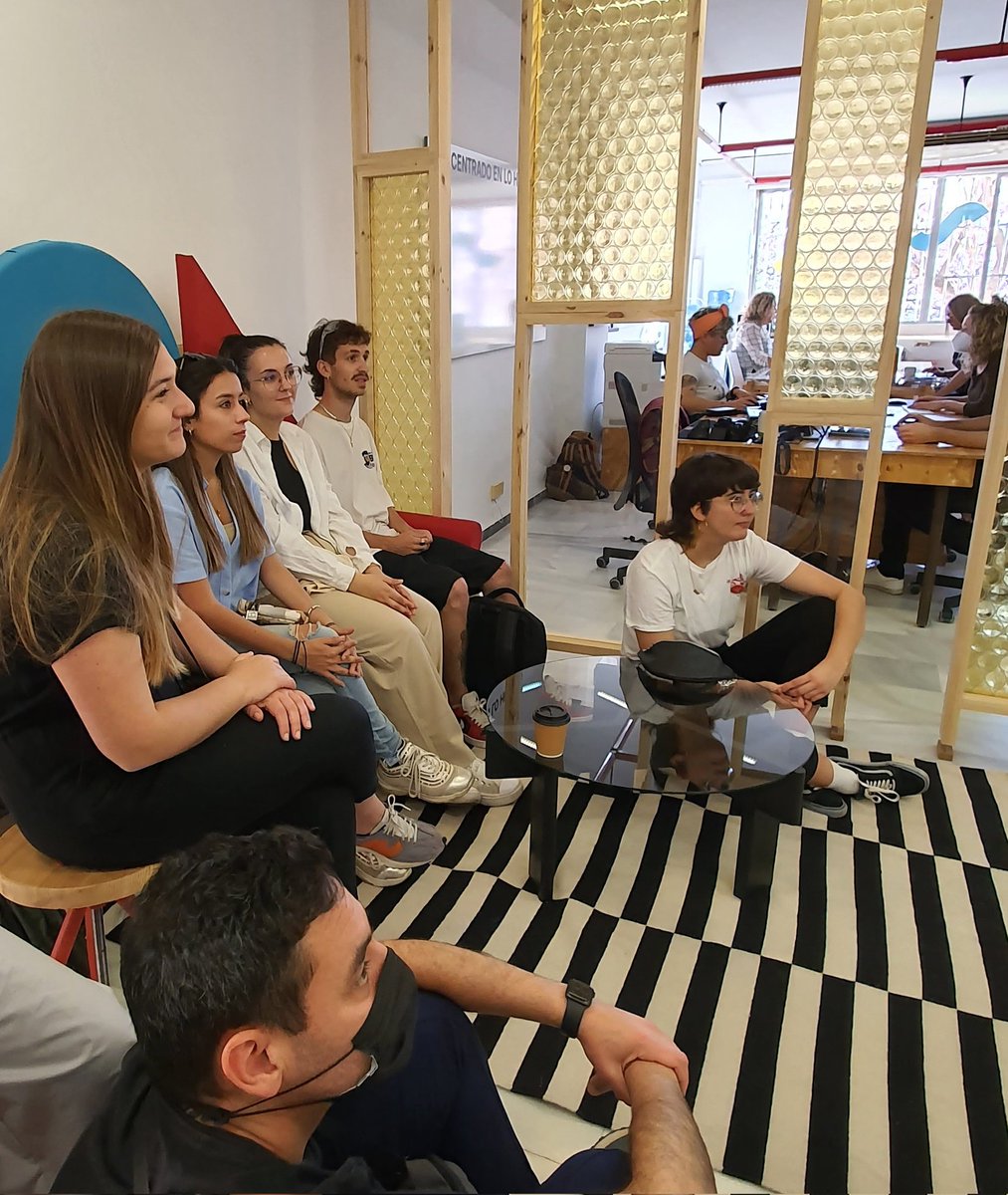 factor_n's tweet photo. Tenemos al alumnado del #DesignWalk los primeros, y les vamos a dar de desayunar churros con diseño. 🤭
@EscuelaTelmo #TelmoDice22 #diseño #agenciapublicidad https://t.co/KzuNISmFer