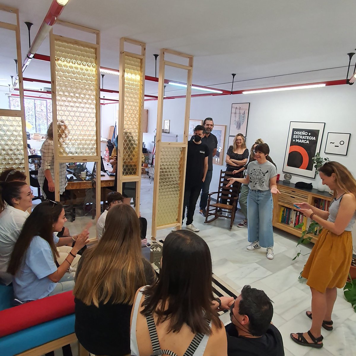 factor_n's tweet photo. Tenemos al alumnado del #DesignWalk los primeros, y les vamos a dar de desayunar churros con diseño. 🤭
@EscuelaTelmo #TelmoDice22 #diseño #agenciapublicidad https://t.co/KzuNISmFer