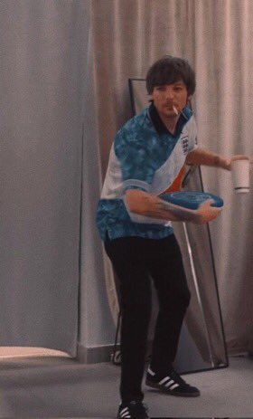 ؘ (@louiswtlvrr) on Twitter photo 