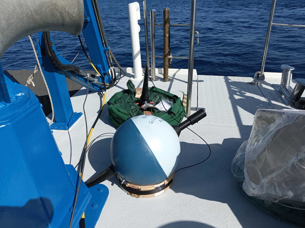 socib_icts's tweet photo. Primeras 📸 de la campaña oceanográfica #CANALES-SPRING en el Canal de #Mallorca a bordo del 🚢#BuqueSOCIB:
✅Muestreo físico, químico y biológico
✅Lanzamiento de boya de deriva superficial
✅Inicio de una nueva misión #glider #CANALES2022
👉🏾 https://t.co/J5EvFGVfQO
#ICTSNews https://t.co/ESthyefFDn