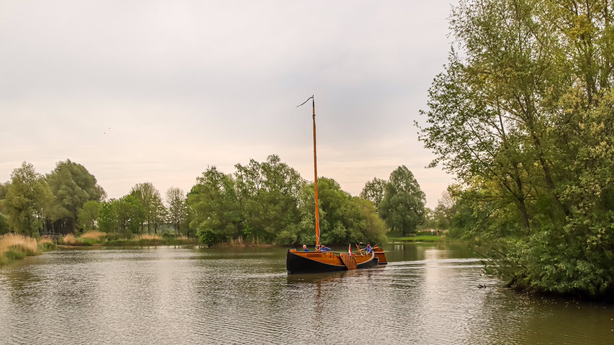 AnnySpoolder's tweet photo. Gisteren bij de #ErnterseWaarf, op pad met kinderen groep 4 basisschool #Bornerbroek in de #Zomp. #vrijwilligerswerk 📷#visitwierdenenter #nostalgie https://t.co/GLbkCwUKkY
