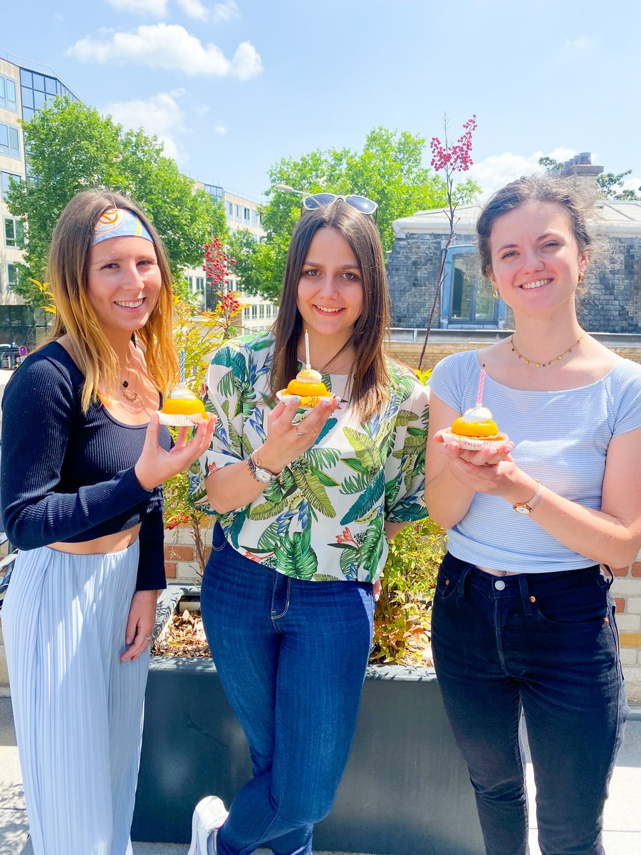 🎂 JOYEUX ANNIVERSAIRE 🎂
 
#SimplementFrançais fête aujourd’hui son premier #anniversaire !! Il y a un an jour pour jour, SF lançait son #site 🎊

Merci à ceux qui sont là depuis le début et pour ceux qui viennent d'arriver, #bienvenue dans l'aventure du #MadeinFrance ! 🥳