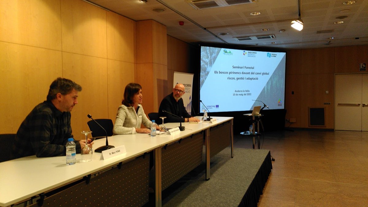 FORESPIR_'s tweet photo. 🌲El bosc pirinenc davant el canvi global
6️⃣0️⃣ participants van assistir ahir a un conjunt de ponències molt interessants d'experts d'Andorra, Catalunya i França. Una conferència organitzada a Andorra per @Andorra_RI i #FORESPIR. Moltes gracies a tothom 👏 #ADAPYR https://t.co/gHN0SRpooJ