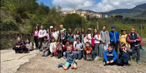 GarbiPereVerges's tweet photo. La setmana passada, les classes Del #Xiprer i #Mestral d’#Esplugues, van anar al Mas de Fortet. Allà els alumnes van fer dues excursions, van estar jugant i fent cabanes. Va ser una experiència de la qual van gaudir molt, i l'any que ve els hi agradaria tenir més dies d'estada! https://t.co/ifTBJt23Ig