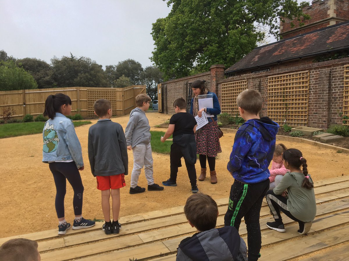ExploreArch's tweet photo. Day 2 of #MarieInTheMargins workshops @hastings_museum linking with @KzooICMS.
#Hastings children with @1066Unicorn feeling connected to #InternationalCongressonMedievalStudies
Thanks to @IMdFS for brilliant support. Funded by @HeritageFundUK @hastingsbc
https://t.co/XQqFnWabGU https://t.co/cjVXOUaTjt