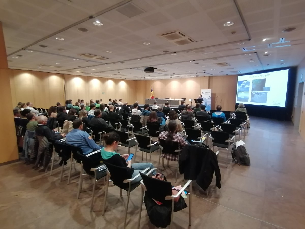 FORESPIR_'s tweet photo. 🌲El bosc pirinenc davant el canvi global
6️⃣0️⃣participants van assistir ahir a un conjunt de ponències molt interessants d'experts d'Andorra, Catalunya i França. Una conferència organitzada a Andorra per @Andorra_RI i #FORESPIR. Moltes gracies a tothom 👏 #ADAPYR https://t.co/LUGNofL2ta
