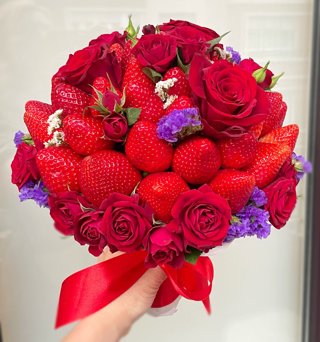 Katusha_ramos's tweet image. Ramo de NOVIA de fresas y rosas ♥️ 

#ramoderosas #weddingday #bilbao