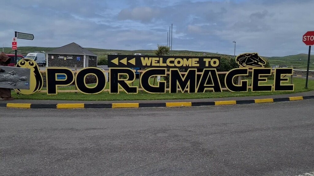 501stIreland's tweet photo. Its all over, but what a weekend we had at Portmagee for the May the 4th festival. Our jawa DZ18170 gave a hand clearing up on the last day.
#501stIreland #BadGuysDoingGood #Portmagee #Porgmagee #KraytClan #CeannaiClan #Utinni https://t.co/QKG3Rq9jrm https://t.co/eJJGbbiIQV