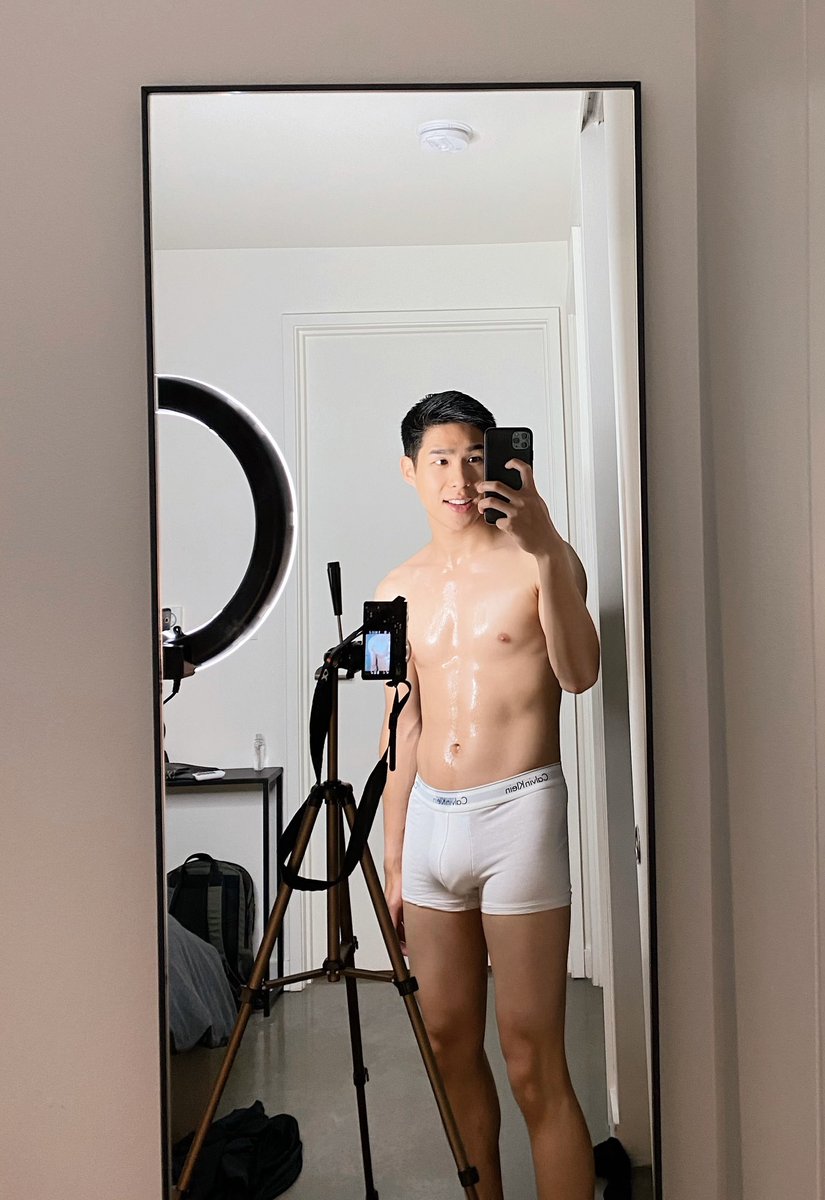 antthhy's tweet photo. These photos were taken 1 hour apart 🤔 https://t.co/Zzwnc86qce