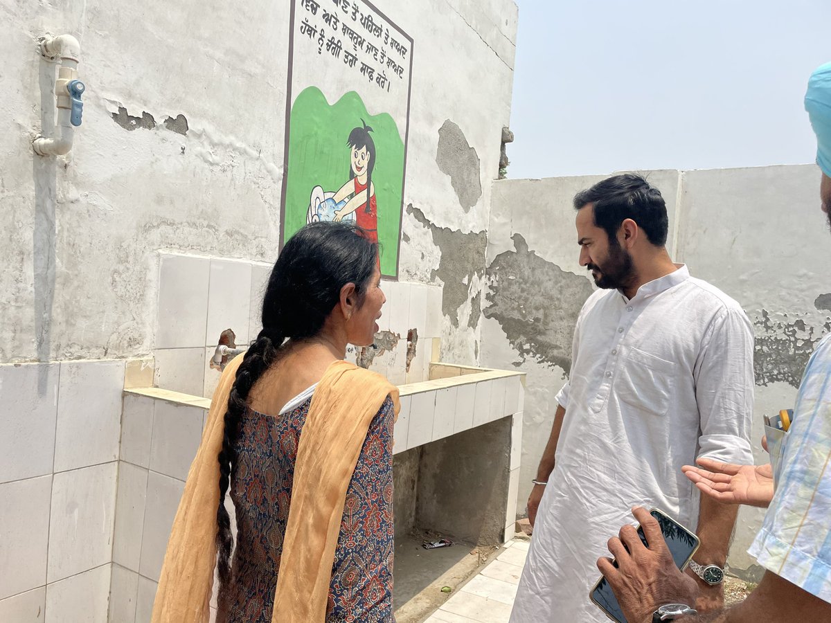 meet_hayer's tweet photo. ਜਿੱਥੇ ਸਰਕਾਰੀ ਸੀਨੀਅਰ ਸੈਕੰਡਰੀ ਸਮਾਰਟ ਸਕੂਲ ਕਰਮਗੜ੍ਹ ਸ਼ੁਤਰਾਣਾ ਦਾ ਦੌਰਾ ਕੀਤਾ ਉੱਥੇ ਸਰਕਾਰੀ ਕਿਰਤੀ ਕਾਲਜ ਪਾਤੜਾਂ ਦਾ ਵੀ ਦੌਰਾ ਕੀਤਾ। ਮੇਰੀ ਇਹੋ ਕੋਸ਼ਿਸ਼ ਹੈ ਕਿ ਫੀਲਡ ਦੌਰੇ ਦੌਰਾਨ ਮਿਲੀ ਫੀਡਬੈਕ ਨੂੰ ਵਿਭਾਗ ਦੀਆਂ ਨੀਤੀਆਂ ਬਣਾਉਣ ਮੌਕੇ ਲਾਗੂ ਕਰਾਂ। 2/2 https://t.co/DQVY2CQ6F4