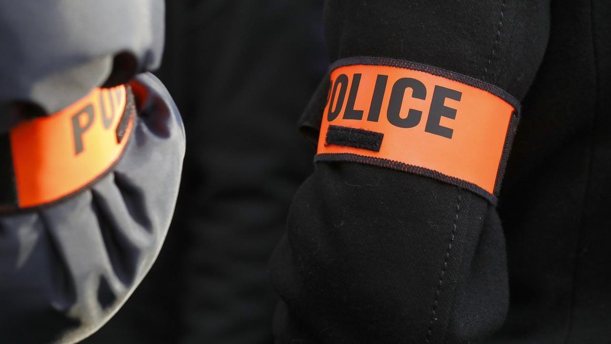 TF1Info's tweet photo. #Lyon : un mort et un blessé après des coups de feu https://t.co/PFUWNfmIkA https://t.co/PDHb7IHF6O