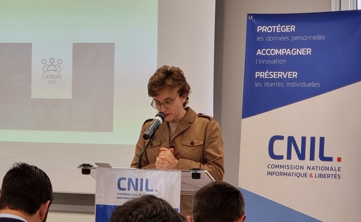 #RA2021 📢 Le rapport d'activité 2021 de la CNIL est présenté ce matin à la presse !
🗣️Marie-Laure Denis, présidente de la CNIL : « 3⃣ mots permettent d’illustrer l’activité de la CNIL en 2021 : renouveau, intensité et ouverture. » 
➡ Retrouvez-le ici 👉 cnil.fr/fr/la-cnil-pub…