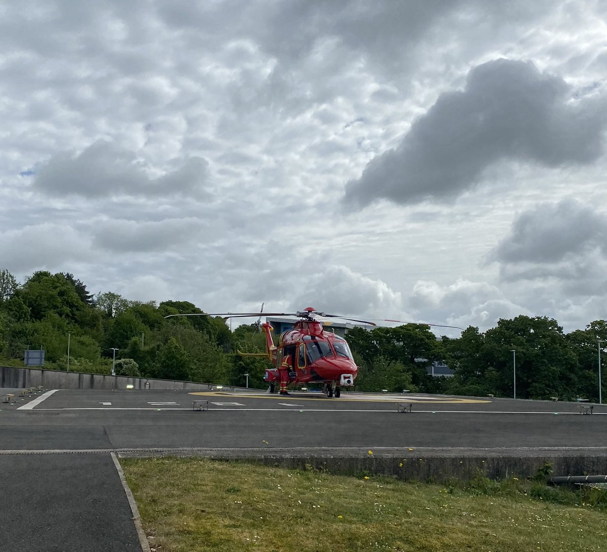 ChloMatthews2's tweet photo. Had a great experience in ED/Resus yesterday, I even got to go to the helipad! 🚁🏨👩🏼‍⚕️ #ED #Resus #PUNC18 @UHP_NHS https://t.co/VzdT6nylYs