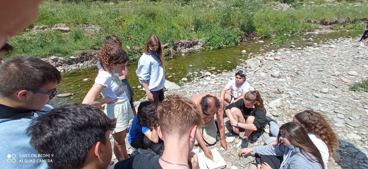 TorralboJosep's tweet photo. Dilluns vàrem fer una sortida a Aiguafreda, per tal de conèixer l'ecosistema de la riera de Martinet i el riu Mogent. Va ser una activitat molt didàctica, ja que vàrem poder establir una relació entre el tipus d'invertebrats que hi ha al riu i la seva contaminació. https://t.co/ekylEJY0wV