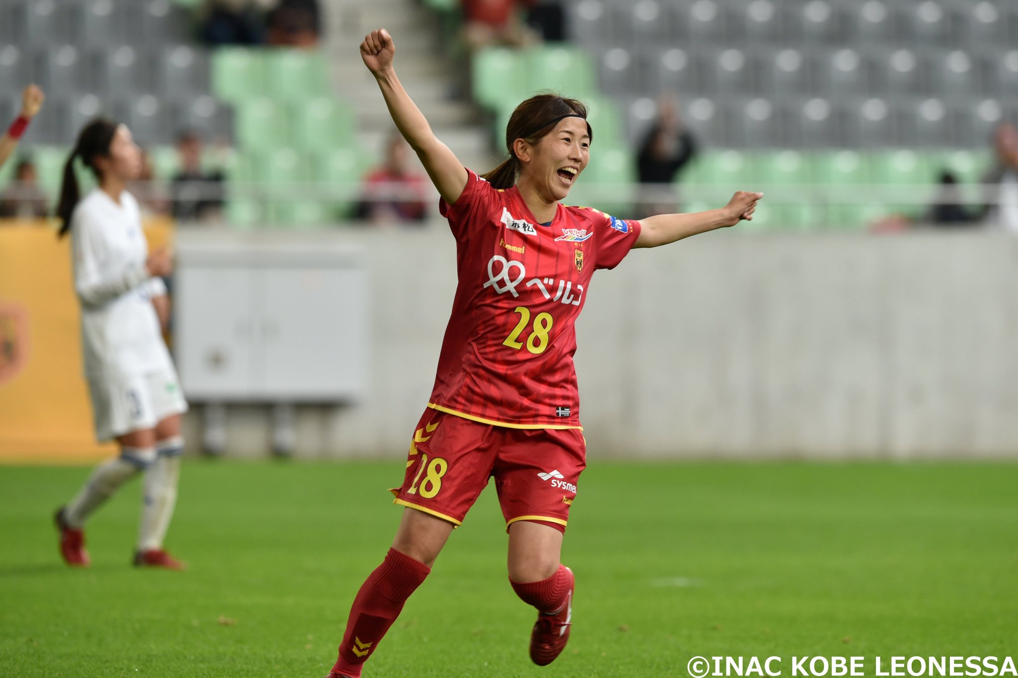 INAC 神戸 レオネッサ 八坂 芽依 #28 直筆 サイン ロゴ 色紙 INAC 神戸 レオネッサ 八坂 芽依 #28 直筆 サイン ロゴ 色紙