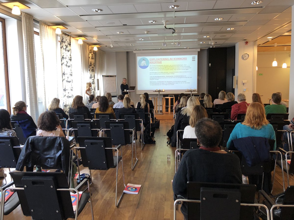 fempers's tweet photo. Många kvinnor på plats när @KvinnaKvinnaSWE’s generalsekreterare @ptandorff presenterar feministisk #valkompass om #aborträtt #srhr #mänsvåld #hbtqipol #kvinnofrid #globalsolidaritet #jämställdhetspolitik #feministiskutrikespolitik #familjepolitik 
#val2022 #feminism https://t.co/wR5hKDlyMM