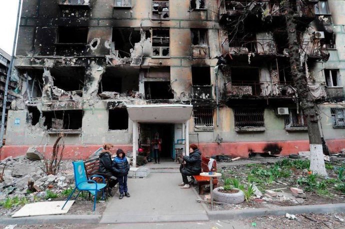 IuliiaMendel's tweet photo. By the end of the year, more than 10 thousand people may die of diseases and unbearable conditions in the ruined Mariupol, now there are 150-170 thousand people in the city.
Direct speech by the mayor of Mariupol: "The occupiers have turned Mariupol into a medieval ghetto." https://t.co/CsmH7xcUPn