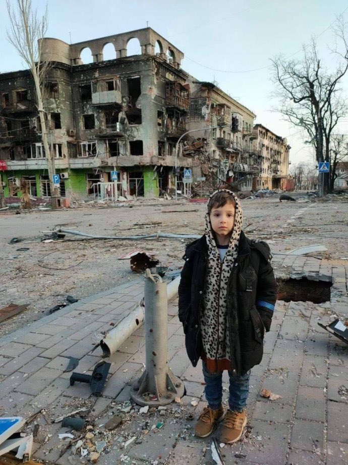 IuliiaMendel's tweet photo. By the end of the year, more than 10 thousand people may die of diseases and unbearable conditions in the ruined Mariupol, now there are 150-170 thousand people in the city.
Direct speech by the mayor of Mariupol: "The occupiers have turned Mariupol into a medieval ghetto." https://t.co/CsmH7xcUPn
