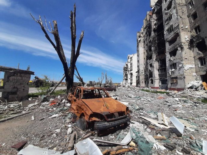 IuliiaMendel's tweet photo. By the end of the year, more than 10 thousand people may die of diseases and unbearable conditions in the ruined Mariupol, now there are 150-170 thousand people in the city.
Direct speech by the mayor of Mariupol: "The occupiers have turned Mariupol into a medieval ghetto." https://t.co/CsmH7xcUPn