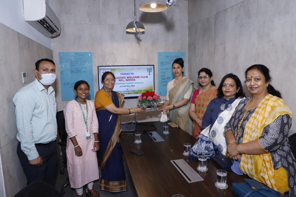 NFL_Kisan's tweet photo. Giving Back to Society

Lotus Ladies Welfare Club, NFL, #Noida sponsored needy patients for #Cataract Surgery at Icare Eye Hospital, #Noida.

Smt Gursharan Mann Rai, President of the Club, along with other executive members also interacted with beneficiaries after the surgeries. https://t.co/oRwgJbjes9