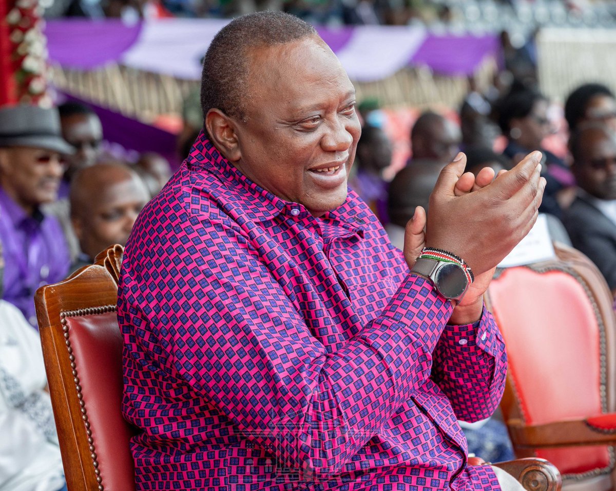 KiongoziPortus's tweet photo. Let's settle this.
Who's the best President?

Retweet🔄Uhuru Kenyatta.
Like❤ for Museveni.

#KenyaVsUganda https://t.co/Gv3EFL9Sr6