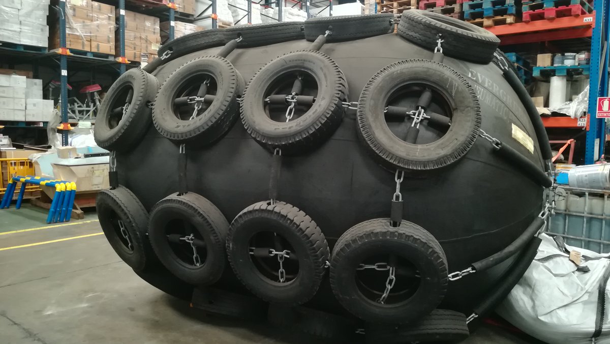 IntercopS_L's tweet photo. In our warehouses we have a wide range of specialized maritime defense material for vessels, such as these Yokohama Fenders, recently requested by one of our clients. #Marineproducts #LasPalmasPort #Vesselsupplies https://t.co/1tKxHAPXMx