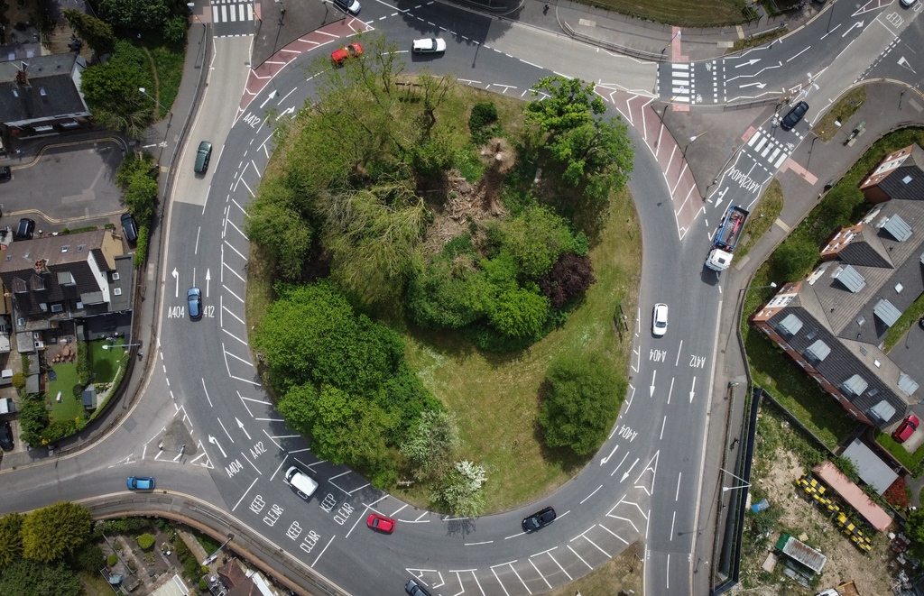 femsperspective's tweet photo. 📸 Suzanne Plunkett
As a fully qualified commercial #DronePilot, @suzanneplunkett captures a #BirdsEyeView of the Ebury Roundabout in Hertfordshire. https://t.co/JMPSGSSvnQ