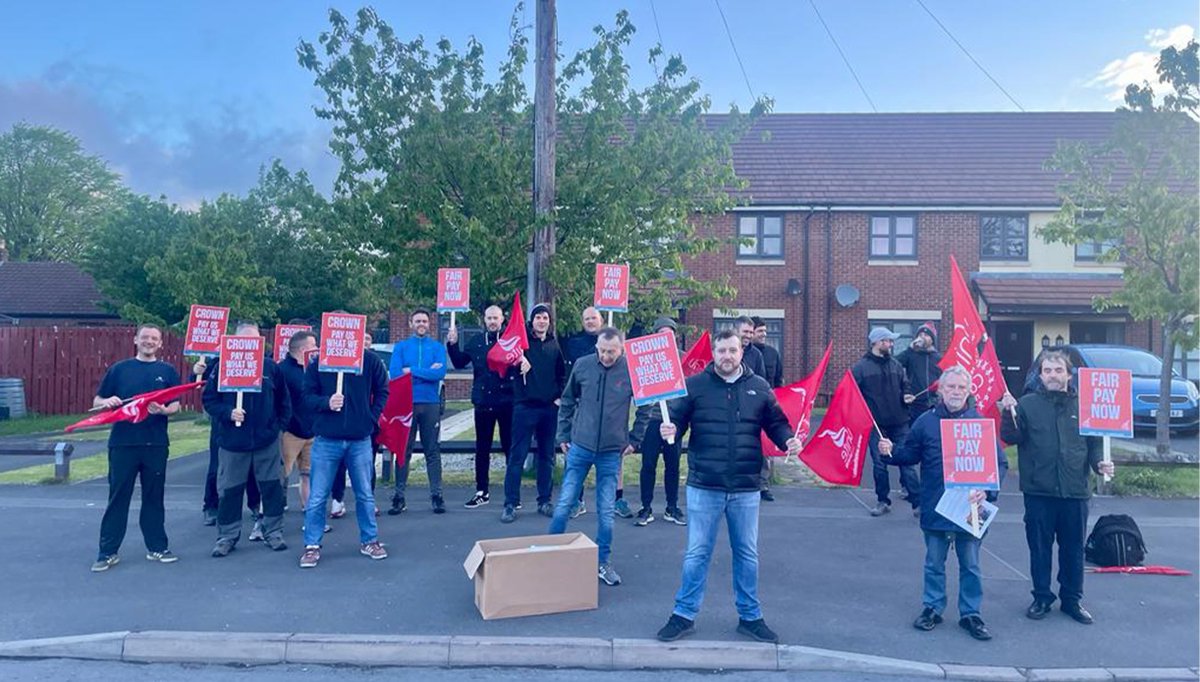 Unite_NorthWest's tweet photo. Day 1 on the picket line for our members from Crown Bevcan in Carlisle in their dispute over pay. 

Crown Bevcan is part of the Crown Holdings group who makes billions, yet it expects its Carlisle workers to accept what amounts to a pay cut.

https://t.co/wIbZ8vuMEY https://t.co/wubUXsLgEa