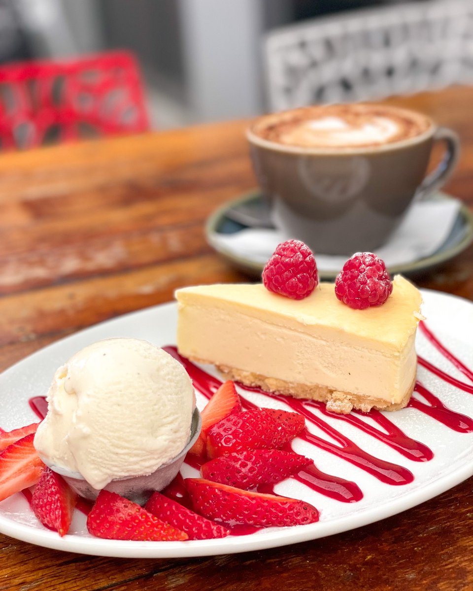 Brighten up your day with something exceptionally delicious and sweet like our cheesecake. 🤤