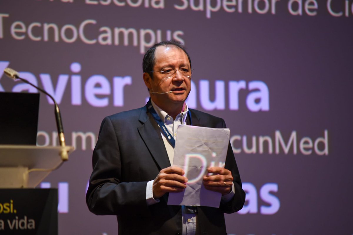 Seguim amb la presentació del nostre director mèdic, el Dr. <a href="/SauraXavier/">Xavier Saura</a>, que parla del dolor que pateix una dona amb #endometriosi per tal d'entendre millor el patiment d'aquestes pacients i poder-les ajudar 🩺✨#EndoTecnocampus <a href="/TecnoCampus/">TecnoCampus</a>