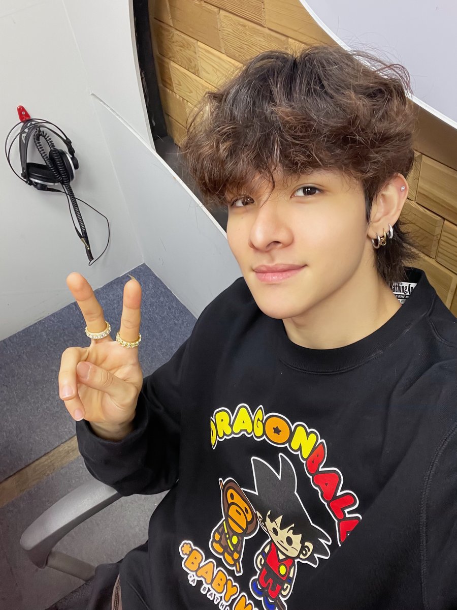 SAMUEL_twt_'s tweet photo. [#사무엘]

잠시 후 8시 아리랑 라디오 <Radio'n Us>에 사무엘이 출연합니다.
본방청취 놓치지 말고 기운 가득 채워가세요✨

#SAMUEL #RADIONUS https://t.co/DL8KJMzIoV