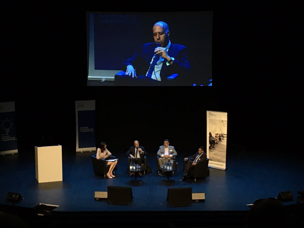 #JNI22 
<a href="/AzizJellab/">Aziz JELLAB</a> interroge : Qu’est-ce qui permet aux élèves de s’engager ?  
👉🏿 Il faut se sentir partie prenante de la communauté pour s’engager et donc lutter contre l’autocensure ; alors il faut faire vivre aux élèves des expériences pour qu’ils aient accès à l’autre.