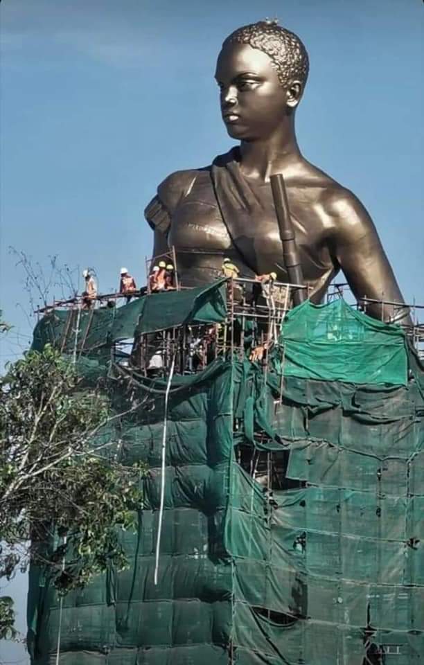 THREAD: 5 CHOSES QUE VOUS IGNORIEZ (PEUT-ÊTRE) SUR TASSI HANGBE 
Depuis quelques jours, nous sommes en effervescence en raison de la statue de la femme soldate Dahomeenne qui sera bientôt dévoilée. Nous avons donc décidé d'en profiter pour vous faire un thread sur TASSI HANGBE
