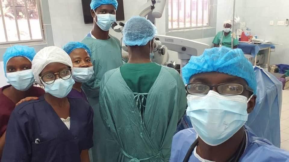 TheAlkambaTimes's tweet photo. Doctors in the Gambia conduct the first successful brain tumor surgery!  

For the first time in the country’s medical history, Doctors in The Gambia’s main referral hospital, have successfully conducted their first brain tumor surgery using a microscope. https://t.co/9Ffct2W3TL
