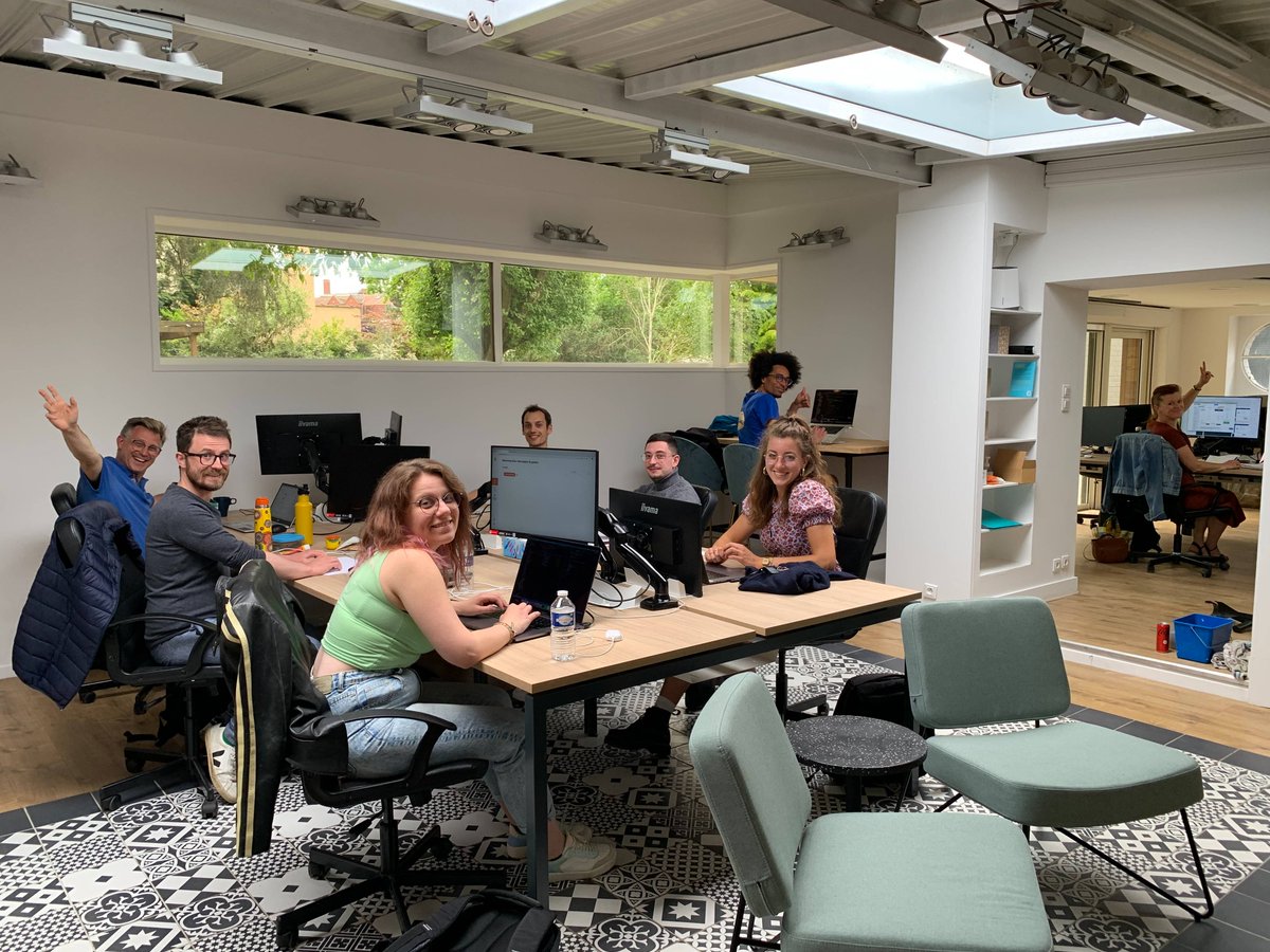 LaMobilery's tweet photo. Ça y est, c'est officiel : nous avons emménagé à "La Villa" ! 😍
Verdure, bien être et cohésion sont au rendez-vous 😎
Alors, comment trouvez-vous ces nouveaux bureaux de Lille ? 🫣
#lavilla #lamobilery #newoffice https://t.co/7Xnsta2xzT