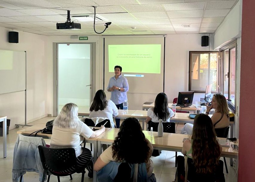a_palaccios's tweet photo. Hablando de marca #idealista, #tecnologia y organización de eventos a los alumnos del último curso de nuevas tecnologías @GrupoEIP https://t.co/nRNN7R2tal