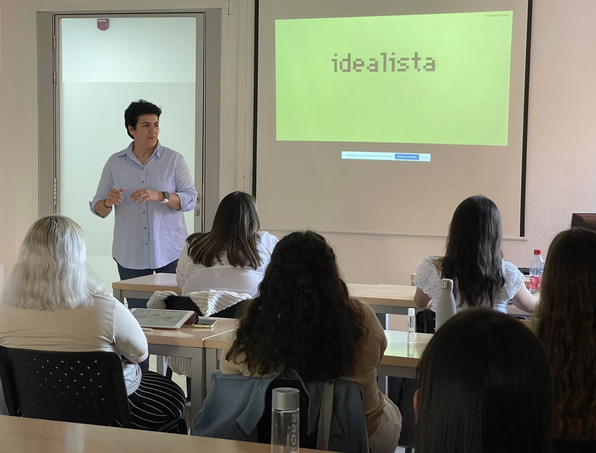 a_palaccios's tweet photo. Hablando de marca #idealista, #tecnologia y organización de eventos a los alumnos del último curso de nuevas tecnologías @GrupoEIP https://t.co/nRNN7R2tal