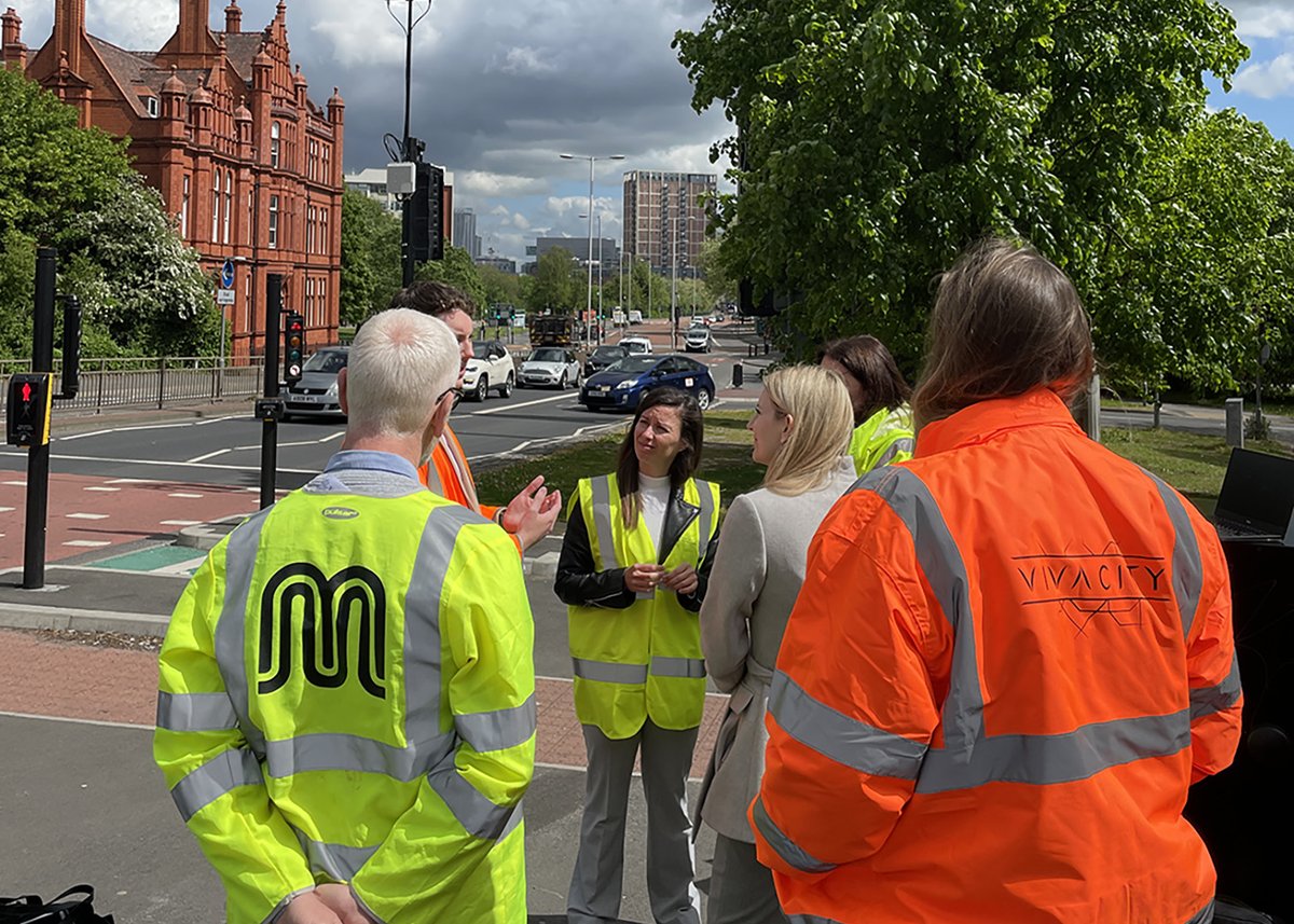 DCMS's tweet photo. @JuliaLopezMP visits Manchester to see the innovative digital work happening across the city. 

 ➡️The Smart Junctions 5G programme which is using 5G to improve transport in the city centre

➡️The Creative Scale Up programme helping creative businesses scale up their operations https://t.co/fJFrkKIIom