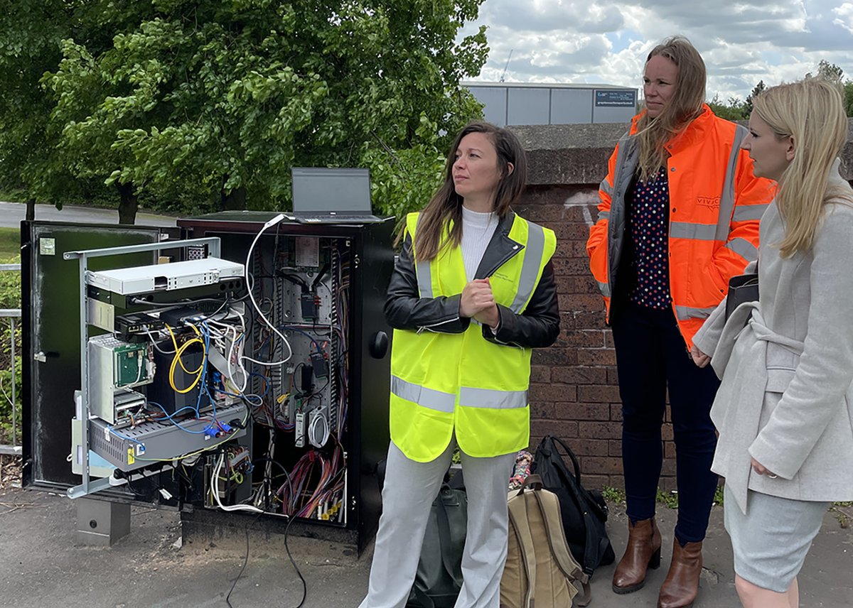 DCMS's tweet photo. @JuliaLopezMP visits Manchester to see the innovative digital work happening across the city. 

 ➡️The Smart Junctions 5G programme which is using 5G to improve transport in the city centre

➡️The Creative Scale Up programme helping creative businesses scale up their operations https://t.co/fJFrkKIIom