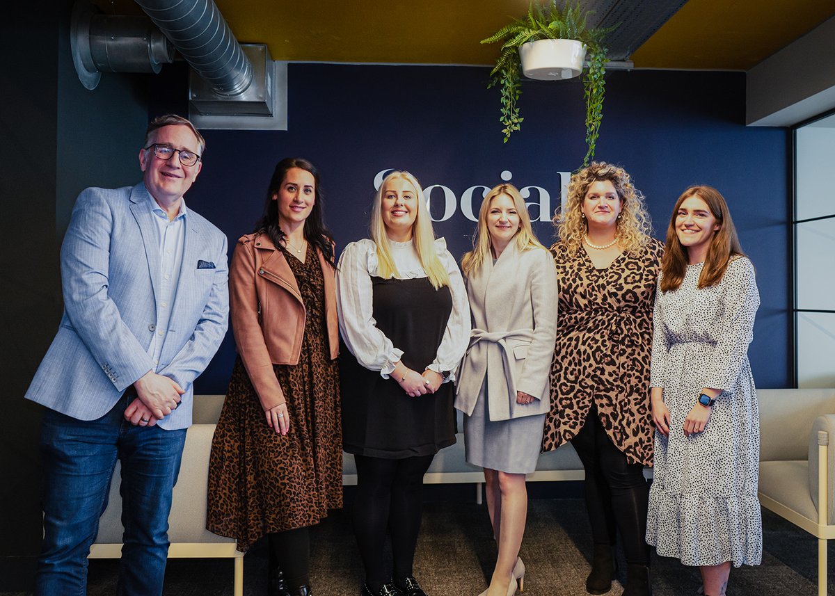 DCMS's tweet photo. @JuliaLopezMP visits Manchester to see the innovative digital work happening across the city. 

 ➡️The Smart Junctions 5G programme which is using 5G to improve transport in the city centre

➡️The Creative Scale Up programme helping creative businesses scale up their operations https://t.co/fJFrkKIIom