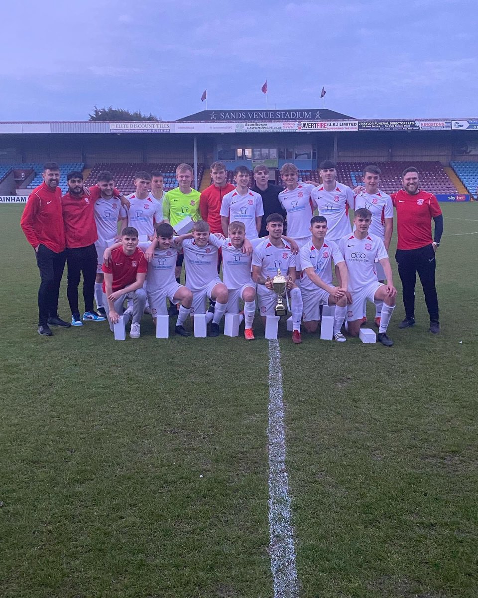 LincolnUnited's tweet photo. ANDREW BANDELOW CUP WINNERS

⚽️🏆

They’ve done the double! 

Congratulations to our U18s, who won the @LIFLU18s Andrew Bandelow Memorial League cup last night. 🙌

One day rest for the team, before they are back in cup final action again tomorrow night. 🤍

#TheWhites https://t.co/aJcrmgDcY7