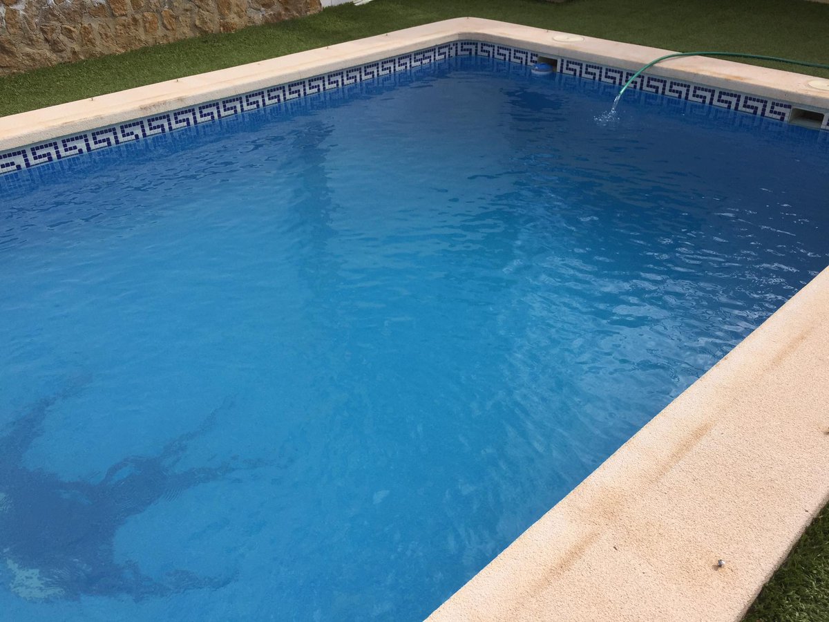 mandelsinspain's tweet photo. another pool cleaned!! https://t.co/bbzgrr64Qx