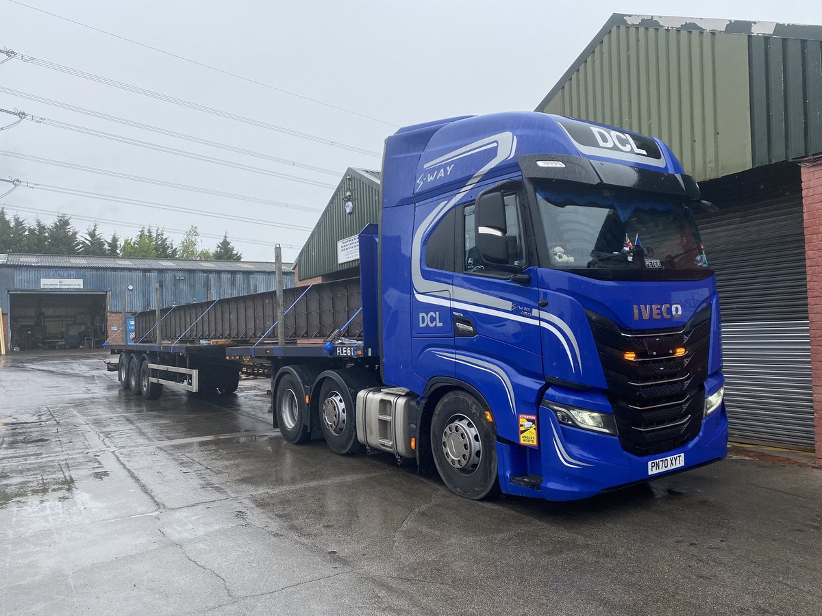 Frecklad's tweet photo. Last week was wide loads this week long loads 17.5m beam going to Swadlincote #Longload https://t.co/M2kkxwScg8
